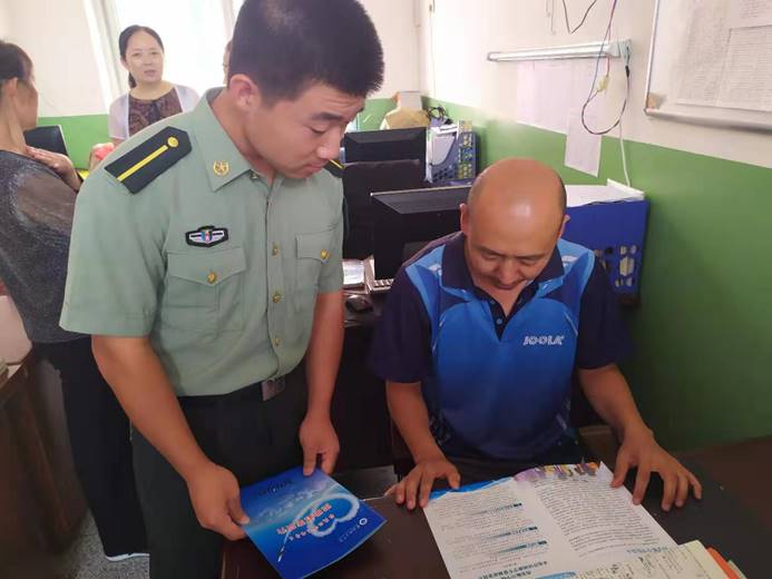 图片包含 人员, 室内, 孩子描述已自动生成